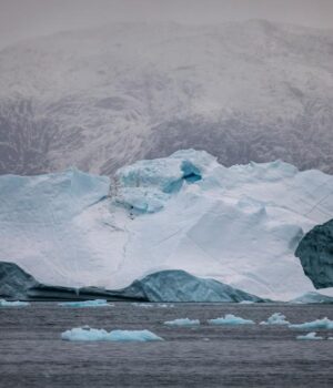 Бувають-розміром-з-Катар:-науковці-показали-дивовижні-айсберги,-що-нагадують-фентезі-фільм Бувають-розміром-з-Катар:-науковці-показали-дивовижні-айсберги,-що-нагадують-фентезі-фільм