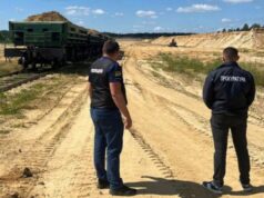Вкрали понад 60 тисяч тонн піску в «Укрзалізниці»: на Волині судять начальника кар’єру і його... Вкрали-понад-60-тисяч-тонн-піску-в-«Укрзалізниці»:-на-Волині-судять-начальника-кар’єру-і-його.