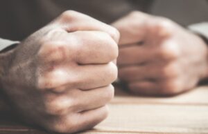 51-річний чоловік на вулиці побив лучанина 51-річний-чоловік-на-вулиці-побив-лучанина