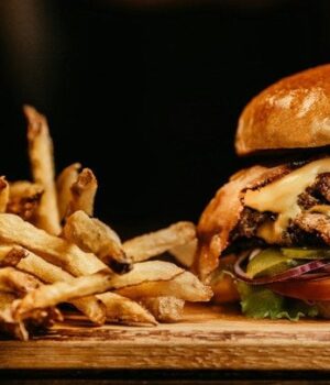 Чоловік-з’їв-бургер-і помер:-що стало-причиною