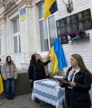На-Волині-відкрили-меморіальну-дошку-в-пам’ять-про-полеглого-53-річного-воїна На-Волині-відкрили-меморіальну-дошку-в-пам’ять-про-полеглого-53-річного-воїна