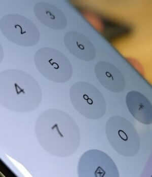 На-екрані-кожного-смартфона-є-захисний-шар,-що-стирається:-для-чого-він-потрібен-і-як. На-екрані-кожного-смартфона-є-захисний-шар,-що-стирається:-для-чого-він-потрібен-і-як.