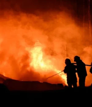 Потужні-вибухи-спричинили-масштабну-пожежу-в-промисловій-зоні-Буенос-Айреса Потужні-вибухи-спричинили-масштабну-пожежу-в-промисловій-зоні-Буенос-Айреса