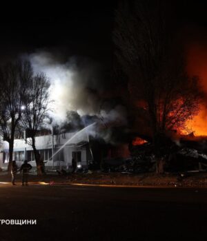 Росіяни-вночі-атакували-Україну-трьома-«Кинджалами»-і-135-дронами.-Які-наслідки Росіяни-вночі-атакували-Україну-трьома-«Кинджалами»-і-135-дронами.-Які-наслідки