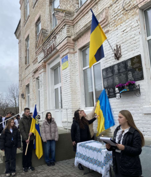 У-Мар’янівці-відкрили-меморіальну-дошку-Герою-Олександрові-Юзві У-Мар’янівці-відкрили-меморіальну-дошку-Герою-Олександрові-Юзві