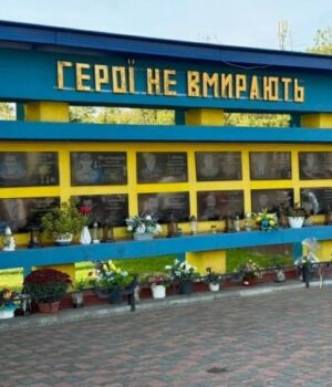 У-місті-на-Волині-оновлять-стелу-Героям-за-1,4-мільйона-гривень У-місті-на-Волині-оновлять-стелу-Героям-за-1,4-мільйона-гривень