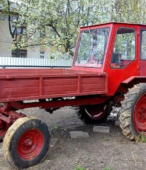 На-Волині-суд-покарав-майстра-лісу,-який-їздив-трактором-із-липовими-правами На-Волині-суд-покарав-майстра-лісу,-який-їздив-трактором-із-липовими-правами