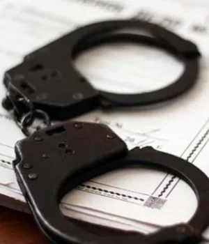 naruchnik.webp На Сумщині викрито шпигунку, яка координувала російські дрони