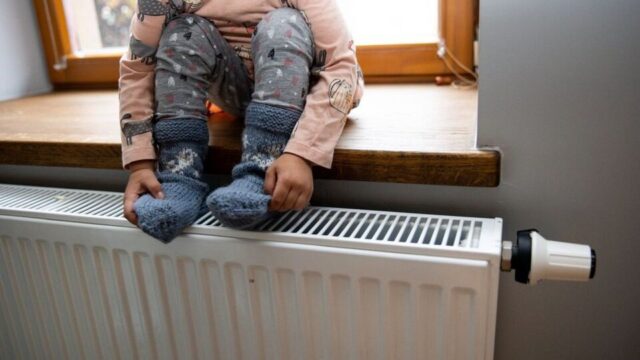 Опалювальний сезон досі не розпочався: в навчальних закладах Іваничів мерзнуть діти Опалювальний-сезон-досі-не-розпочався:-в-навчальних-закладах-Іваничів-мерзнуть-діти