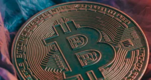 Біткоїн обвалився майже на 30% з жовтня, ринок втратив понад 1 трлн доларів – FT Біткоїн-обвалився-майже-на-30%-з-жовтня,-ринок-втратив-понад-1-трлн-доларів-–-ft