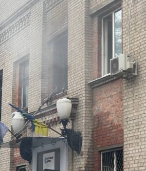 У-Дніпрі-ворожі-дрони-знищили-філію-«Суспільного»-та-відому-кіностудію У-Дніпрі-ворожі-дрони-знищили-філію-«Суспільного»-та-відому-кіностудію