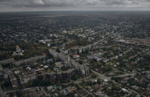 Окупанти у Покровську використовують цивільних як «живий щит» Окупанти-у-Покровську-використовують-цивільних-як-«живий-щит»