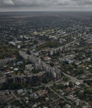 Окупанти-у-Покровську-використовують-цивільних-як-«живий-щит» Окупанти-у-Покровську-використовують-цивільних-як-«живий-щит»