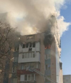 У-Тернополі-через-удар-РФ-кількість-загиблих-зросла-до-25,-з-них-троє-–-діти У-Тернополі-через-удар-РФ-кількість-загиблих-зросла-до-25,-з-них-троє-–-діти