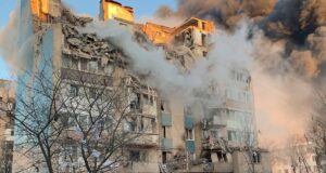 Щонайменше 25 загиблих: у багатоповерхівки в Тернополі влучили російські ракети Х-101 Щонайменше-25-загиблих:-у-багатоповерхівки-в-Тернополі-влучили-російські-ракети-Х-101