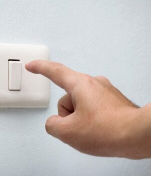 Графіки-відключень-світла-на-20-листопада:-коли-не-буде-електрики-для-мешканців-Київщини