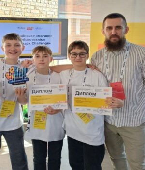 На-Всеукраїнських-змаганнях-з-робототехніки-волиняни-вибороли-два-золота На-Всеукраїнських-змаганнях-з-робототехніки-волиняни-вибороли-два-золота