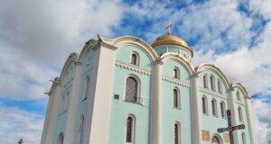 УПЦ оскаржила рішення державного виконавця про виселення з Успенського собору на Волині УПЦ-оскаржила-рішення-державного-виконавця-про-виселення-з-Успенського-собору-на-Волині