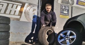 Скільки коштує в Луцьку заміна літньої гуми на зимову та чи є черги на шиномонтажах Скільки-коштує-в-Луцьку-заміна-літньої-гуми-на-зимову-та-чи-є-черги-на-шиномонтажах