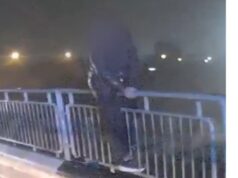 На Волині патрульні врятували жінку, яка хотіла накласти на себе руки. ВІДЕО На-Волині-патрульні-врятували-жінку,-яка-хотіла-накласти-на-себе-руки.-ВІДЕО