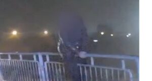 На Волині патрульні врятували жінку, яка хотіла накласти на себе руки. ВІДЕО На-Волині-патрульні-врятували-жінку,-яка-хотіла-накласти-на-себе-руки.-ВІДЕО