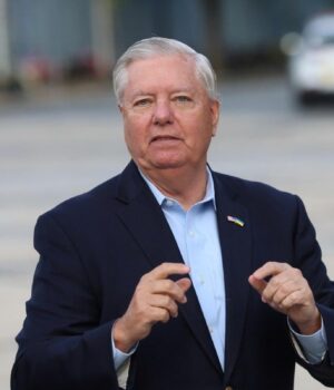 Війна-в-Україні-має-завершитися-шляхом-переговорів:-сенатор-Грем-про-план-США-та-РФ