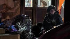 Запоріжжя: ФАБ вибухнула біля житлових будинків та супермаркету. П’ятеро загиблих Запоріжжя:-ФАБ-вибухнула-біля-житлових-будинків-та-супермаркету.-П’ятеро-загиблих