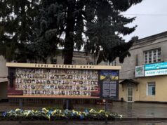 У центрі Луцька перенесли стенд Героїв Небесної Сотні У-центрі-Луцька-перенесли-стенд-Героїв-Небесної-Сотні