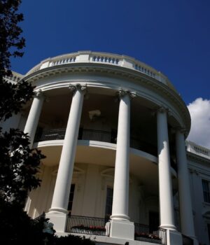 США-погрозами-змушують-Україну-прийняти-«мирний-план»-якнайшвидше,-–-reuters