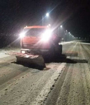 На-Волині-засніжило:-вночі-дороги-розчищала-снігоприбиральна-техніка