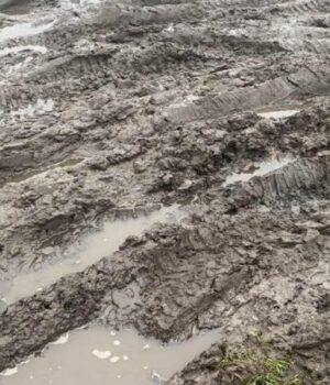 Це-не-ремонт-—-це-знущання:-мешканці-міста-на-Волині-розчаровані-ремонтом-вулиці