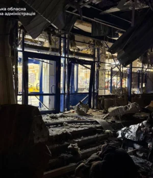 Ворожа-атака-на-Запоріжжя:-п'ятеро-постраждалих,-пошкоджені-будинки-та-магазин Ворожа-атака-на-Запоріжжя:-п'ятеро-постраждалих,-пошкоджені-будинки-та-магазин