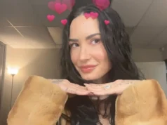 Демі Ловато влаштувала танці на яхті та розповіла про роботу над документальним фільмом Демі-Ловато-влаштувала-танці-на-яхті-та-розповіла-про-роботу-над-документальним-фільмом