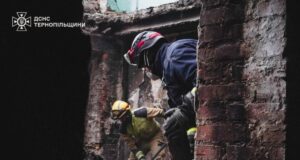 Удар по будинку в Тернополі: Росія вбила 7-річну громадянку Польщі та її маму Удар-по-будинку-в-Тернополі:-Росія-вбила-7-річну-громадянку-Польщі-та-її-маму