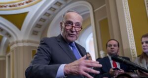 Шумер розкритикував пропозиції щодо поступок: Україна потребує реальних гарантій безпеки Шумер-розкритикував-пропозиції-щодо-поступок:-Україна-потребує-реальних-гарантій-безпеки