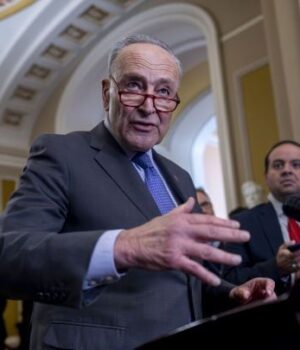 Шумер-розкритикував-пропозиції-щодо-поступок:-Україна-потребує-реальних-гарантій-безпеки