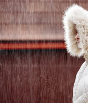 І-мокрий-сніг,-і-+17:-синоптикиня-розповіла-про-погодні-контрасти-у-неділю