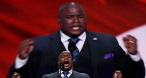 Духовний радник Трампа висловив стурбованість мирним планом для України Духовний-радник-Трампа-висловив-стурбованість-мирним-планом-для-України