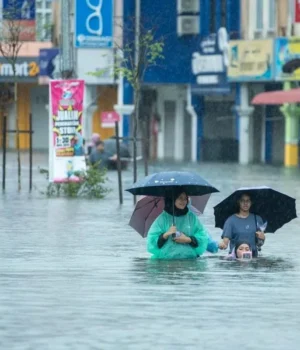 Понад-11-тисяч-людей-постраждали-від-повеней-у-семи-штатах-Малайзії