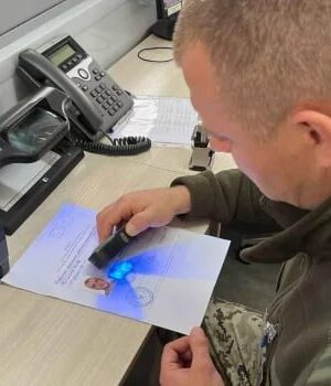 Українець-«усиновив»-двох-дітей,-щоб-через-Волинь-потрапити-за-кордон:-як-покарали