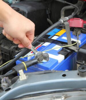 Що-робити,-якщо-сів-акумулятор-у-машині:-прості-методи,-як-вирішити-проблему