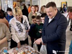 На благодійному ярмароку у Нововолинському ліцеї №2 зібрали понад 140 тис грн На-благодійному-ярмароку-у-Нововолинському-ліцеї-№2-зібрали-понад-140-тис-грн