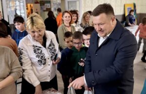 На благодійному ярмароку у Нововолинському ліцеї №2 зібрали понад 140 тис грн На-благодійному-ярмароку-у-Нововолинському-ліцеї-№2-зібрали-понад-140-тис-грн