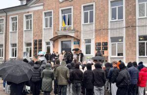 На фасаді Нововолинського ліцею № 4 відкрили ще одну меморіальну дошку На-фасаді-Нововолинського-ліцею-№-4-відкрили-ще-одну-меморіальну-дошку