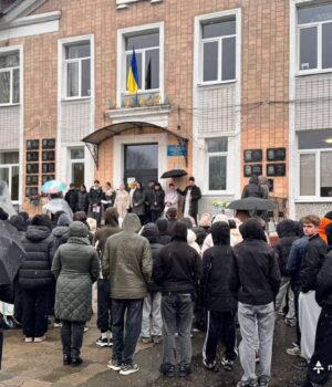 На-фасаді-Нововолинського-ліцею-№-4-відкрили-ще-одну-меморіальну-дошку