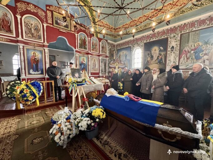 Нововолинці провели в останню путь Захисника Ігоря Генсіровського Нововолинці-провели-в-останню-путь-Захисника-Ігоря-Генсіровського