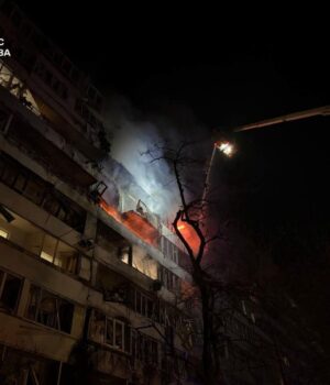 Атака-РФ-по-Києву:-пошкоджені-багатоповерхівки,-є-загиблий-та-постраждалі Атака-РФ-по-Києву:-пошкоджені-багатоповерхівки,-є-загиблий-та-постраждалі