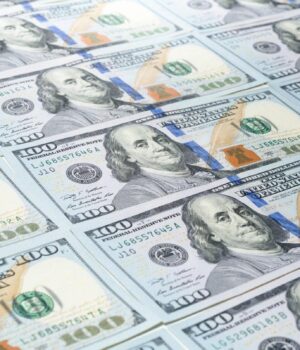 Скільки-коштуватимуть-100-доларів-в-Україні-до-кінця-2025-року:-прогноз-банкіра