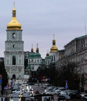 Росіяни-знову-атакує-Київ-ракетами-і-дронами:-влада-звернулася-до-киян