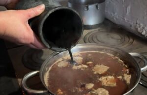 Як приготувати чорний борщ. Автентичний рецепт із Волині Як-приготувати-чорний-борщ.-Автентичний-рецепт-із-Волині